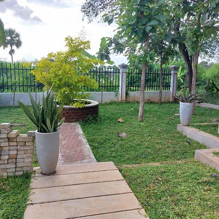 Green Shield Resort Anuradhapura Esterno foto