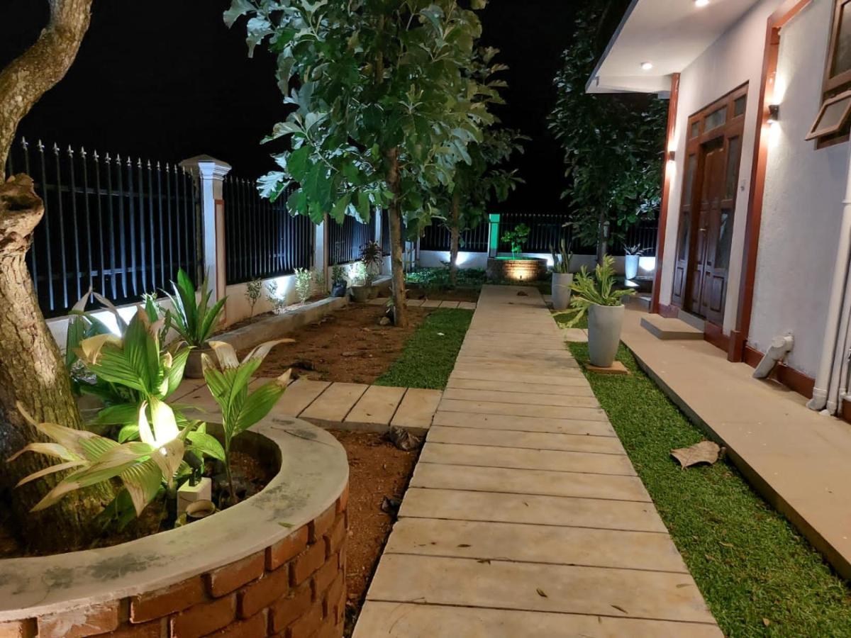 Green Shield Resort Anuradhapura Esterno foto