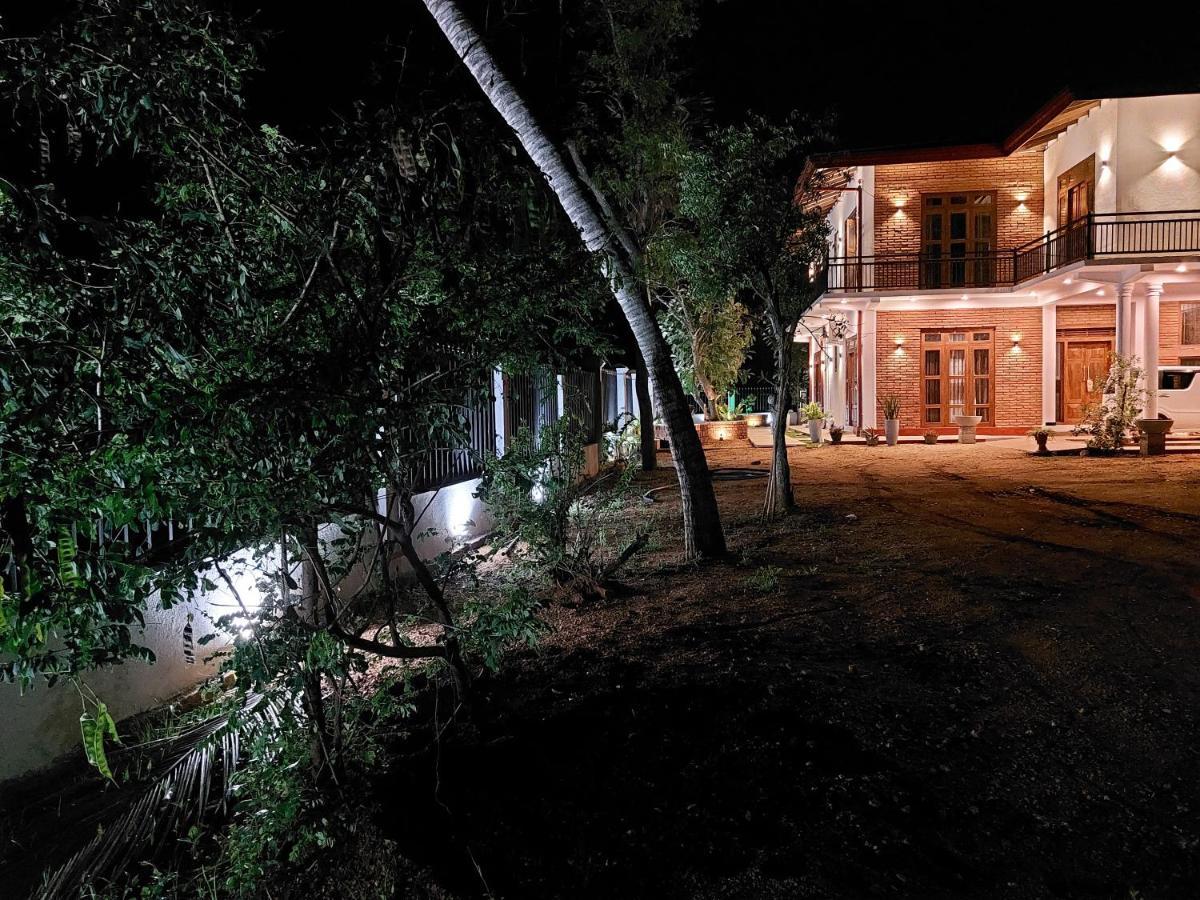 Green Shield Resort Anuradhapura Esterno foto