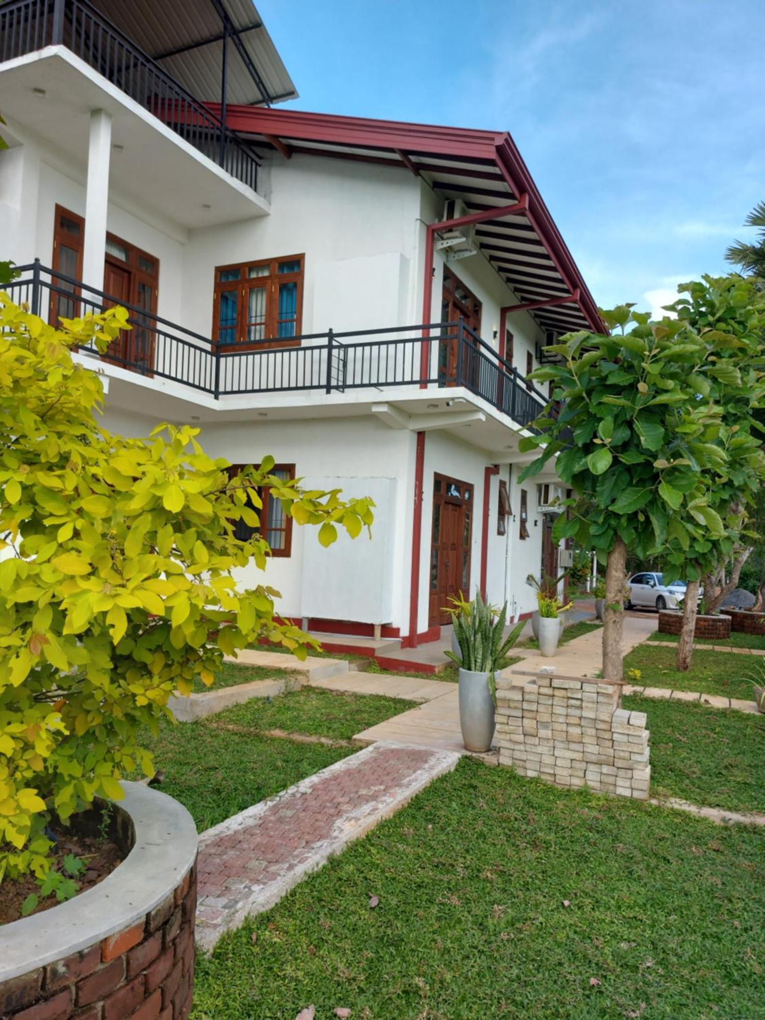 Green Shield Resort Anuradhapura Esterno foto