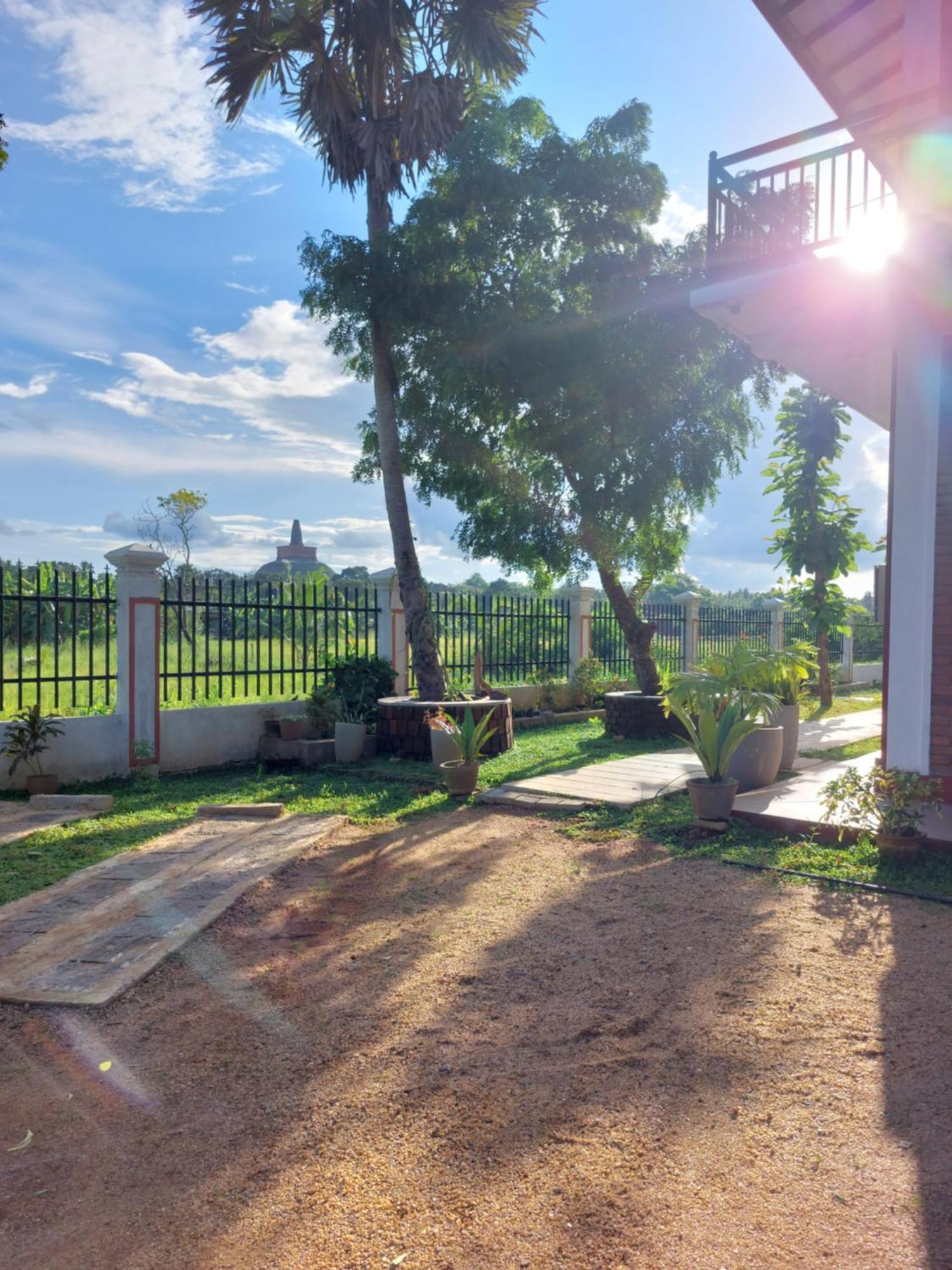 Green Shield Resort Anuradhapura Esterno foto