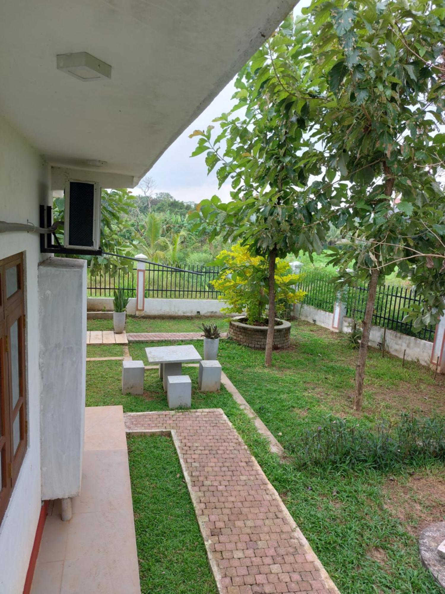 Green Shield Resort Anuradhapura Esterno foto